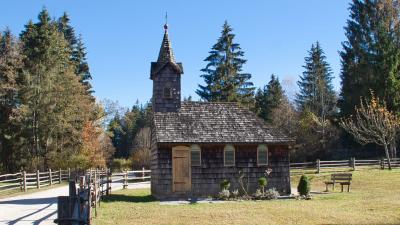 Salzburger Freilichtmuseum Bauernhaus Ausstellung Kirche Holz